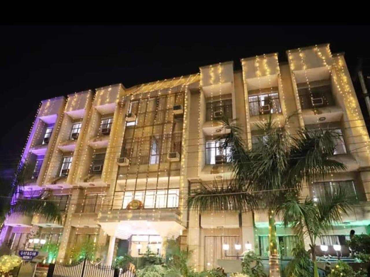 Hotel Near City Centre Noida
